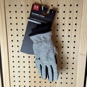 Under Armour Women’s Black and Gray Fleece lined Gloves, size XS, new.